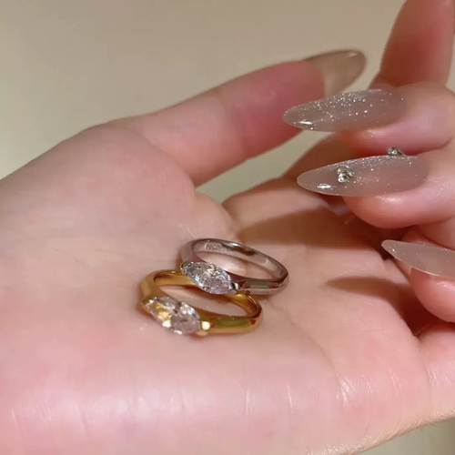 Anillo de circonita cúbica talla marquesa Ojo de Ángel