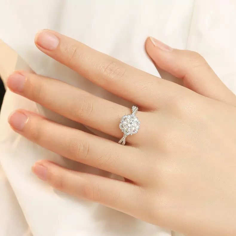 1CT Round Cut Cubic Zirconia Halo Ring - S925 Silver