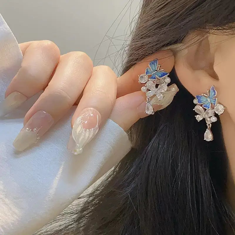 Pendientes de circonita con mariposa azul